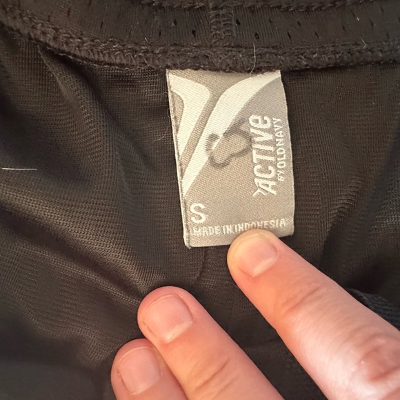 Old Navy Active Black Mesh Sport Shorts size Small - Picture 2 of 2